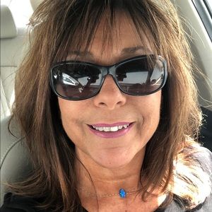 Meet your Posher, Denise